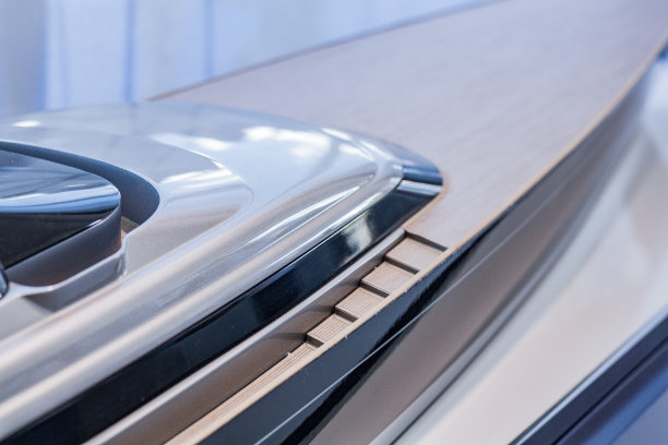 豪华，最好的机动游艇的比例模型。桅杆，帆，绳索，甲板，表面和所有的索具元素的细节。图片下载