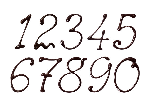 精致的数字由融化的巧克力孤立在白色的背景图片下载