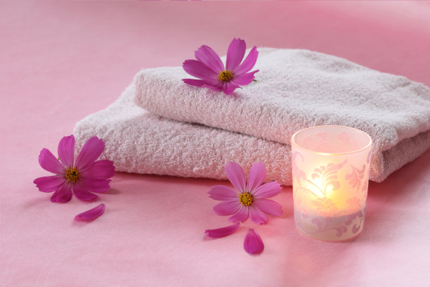 香薰蜡烛、毛巾和宇宙(花)图片下载
