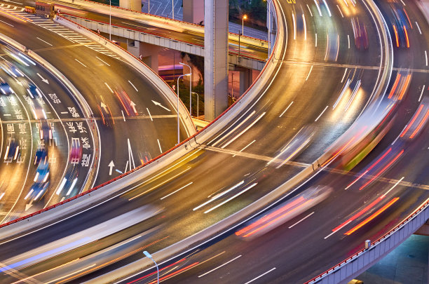 多层高架桥交通在日落，上海，中国图片下载