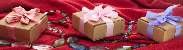 旗帜套装配件，适合女性时尚购买。图片下载