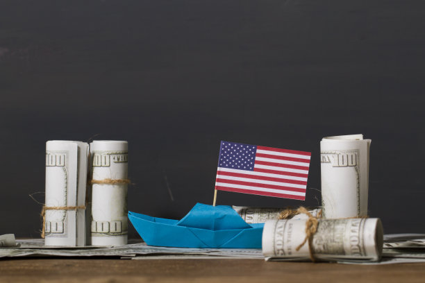 一艘印有旗子的剪纸船，模仿海上航行，追求经济和冒险，追求财运的目标图片下载