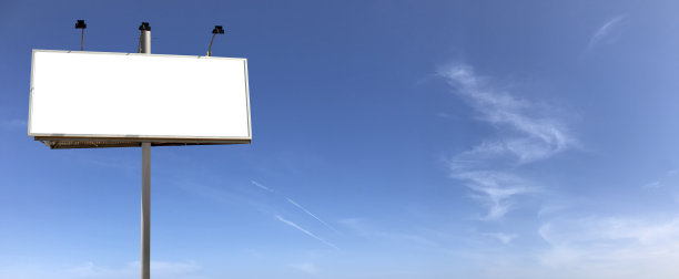 广告牌对着天空全景图片下载
