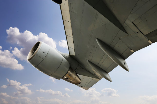 飞机机翼，从下面拍摄图片下载