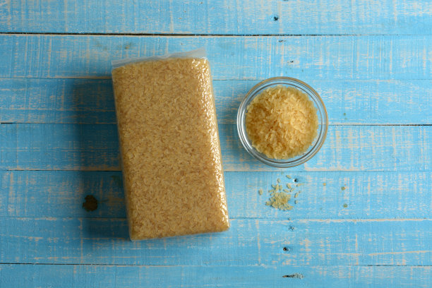 意大利米真空包装-浅蓝色背景图片下载