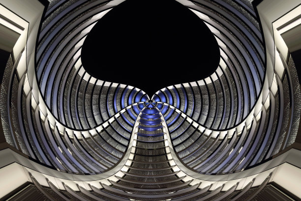 由背光的曲线金属板形成的蜘蛛状发光网格结构的计算机图形图像。以现代建筑、工业或技术为主题的抽象意象。图片下载