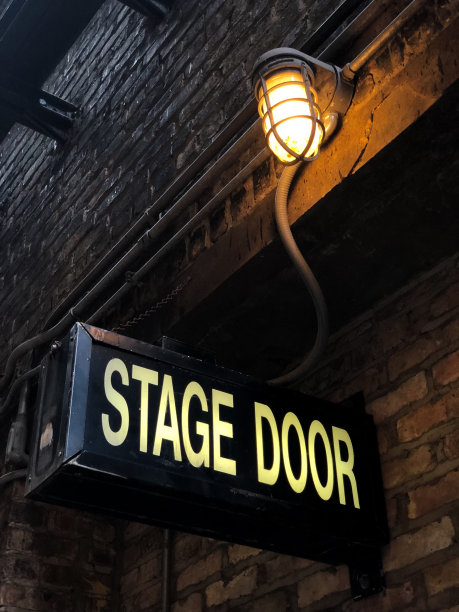 舞台上的门图片下载