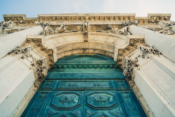 圣玛丽亚德拉敬礼教堂的主要入口，威尼斯，意大利。图片下载