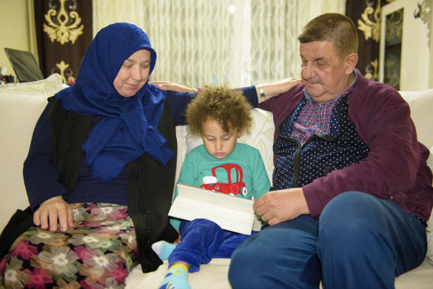 祖母和祖母有数字孩子图片下载