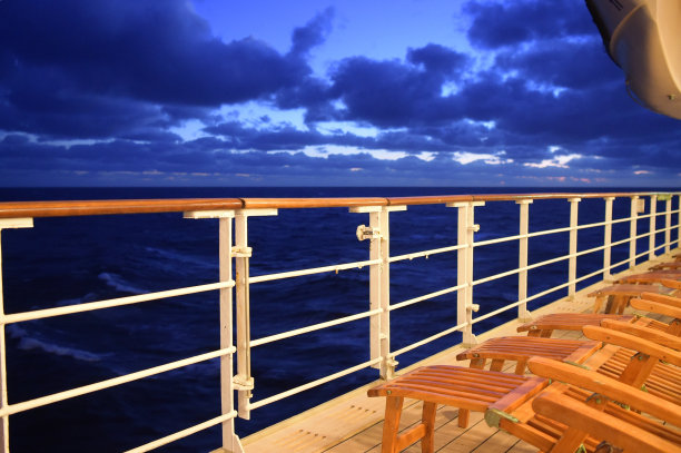 夜间游船图片下载