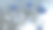 三个蓝色的圣诞球悬挂在反光的地面上。白色年号2019用纸铺在地上。图片下载