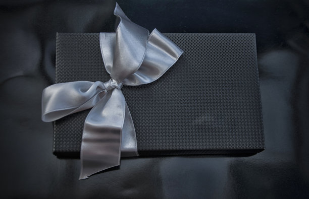 优雅的黑色的礼物图片下载