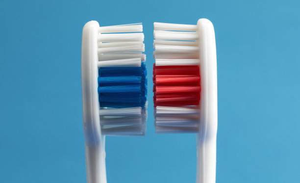 两支牙刷一起刷图片下载