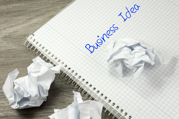 一本上面写有生意思想和一卷纸图片下载