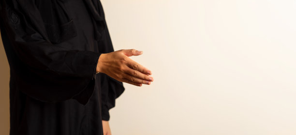 穆斯林妇女主动握手图片下载