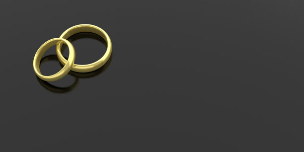 两个金结婚戒指孤立在黑色背景，旗帜，复制空间，3d插图图片下载