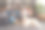 快乐的父亲在沙发上看电视，而他的儿子在地板上用平板电脑和金毛猎犬图片下载