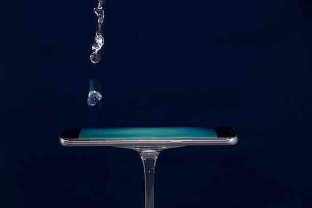 手机防水。测试防水手机图片下载