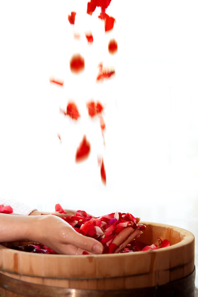 女性的手与水疗图片下载