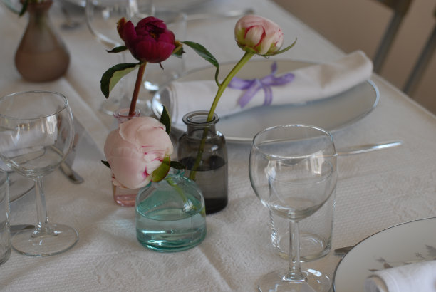 确认日装饰的桌子图片下载