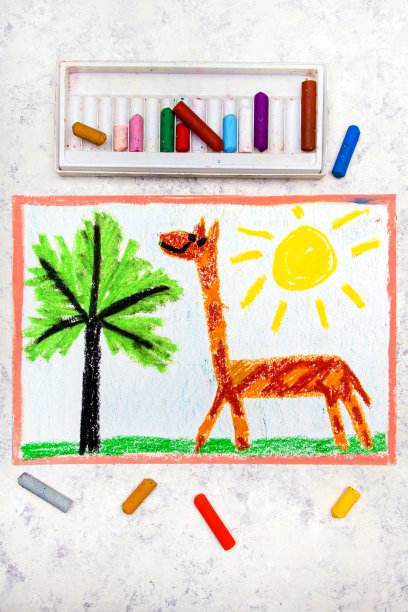 彩色手绘:可爱的微笑长脖子长颈鹿图片下载