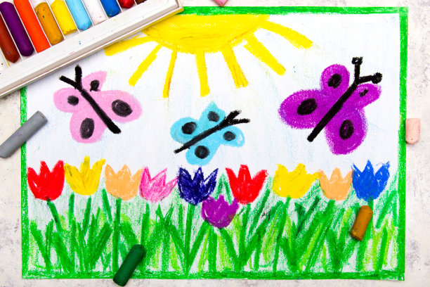 色彩斑斓的手绘:春天的草地，美丽的花朵和蝴蝶图片下载