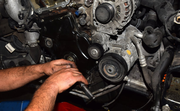 机械师修理引擎图片下载