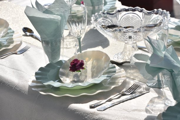 盛大晚宴的餐桌布置图片下载