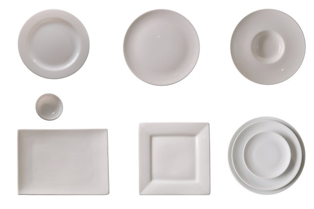 一组孤立在白色背景上的白色盘子图片下载
