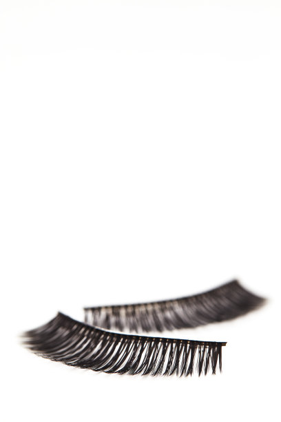 假睫毛孤立在白色背景上图片下载