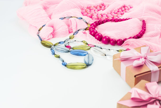 为女性时尚采购设置配件。图片下载