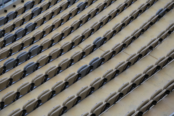 空体育场座位的高角度视图图片下载