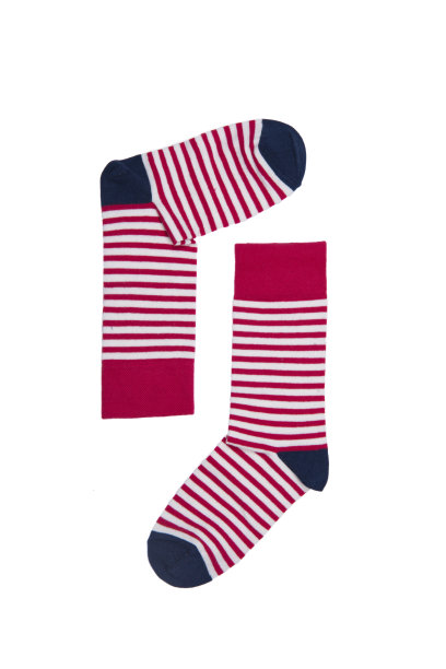 一双袜子在白色的背景图片下载