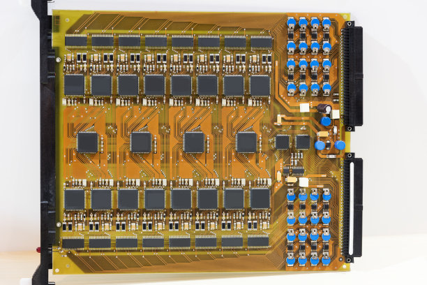 带元件的电路板图片下载