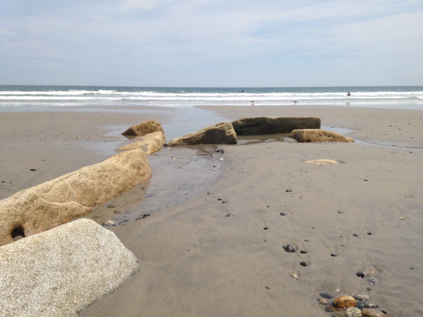 沙子里的巨石图片下载