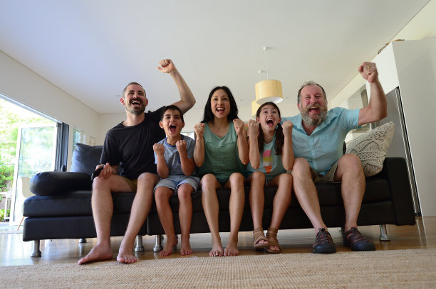 澳洲家庭看电视图片下载