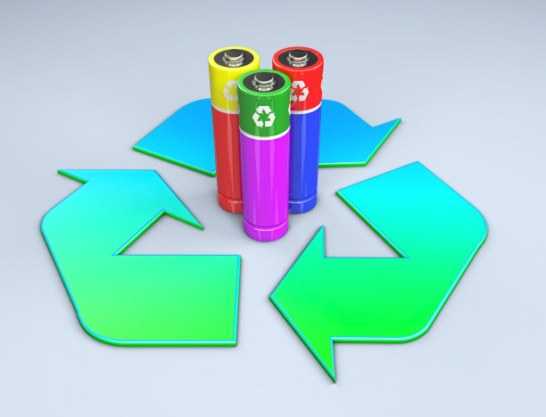 三个彩色电池站在一个回收符号的中间的3d插图图片下载