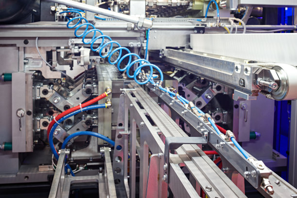 PET吹瓶。吹瓶机。加热工艺为塑料瓶工艺。图片下载