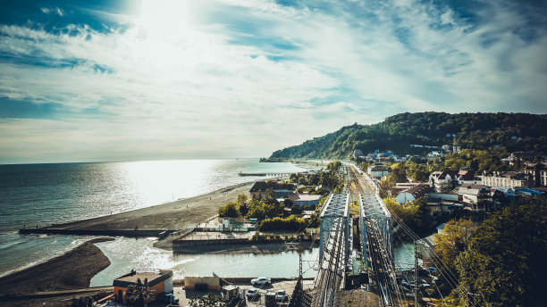 黑海和沿海城市的景色图片下载