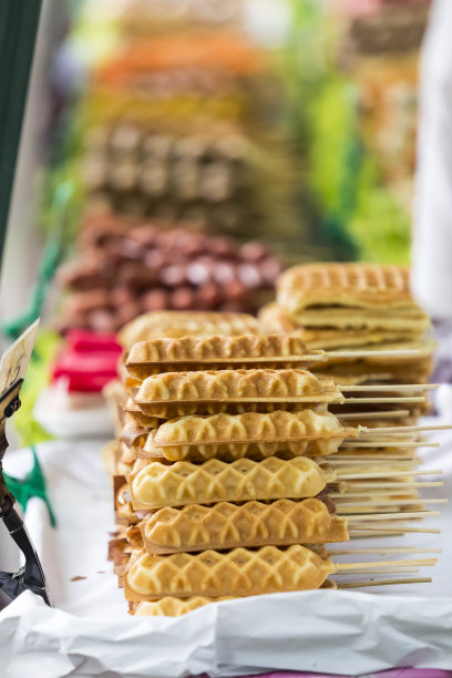华夫饼热狗，街头小吃。亚洲食品图片下载