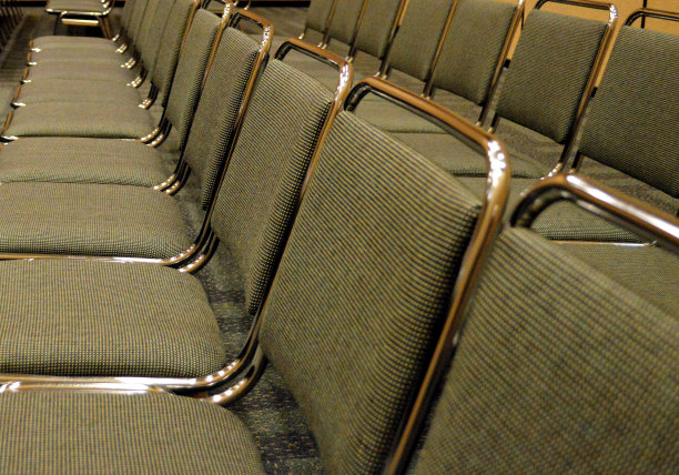 椅子排成一排图片下载