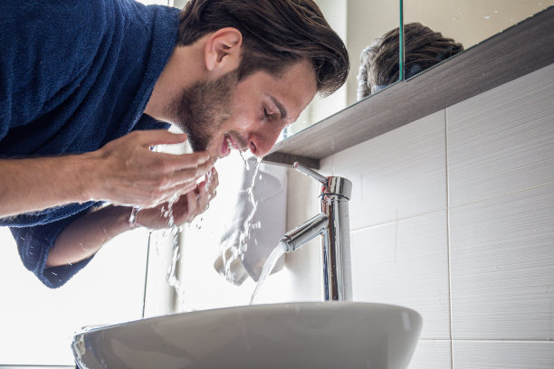 现代人的晨间卫生图片下载