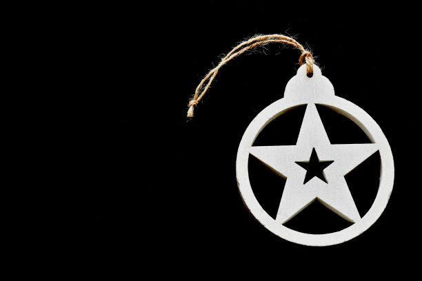 对象为圣诞节星星白色装饰和背景黑色图片下载