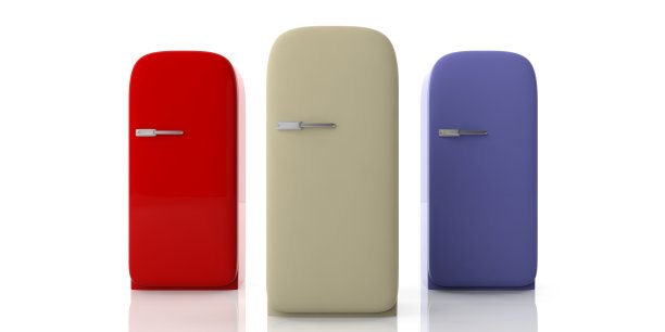 老式冰箱各种颜色孤立在白色背景，正面视图。三维演示图片下载