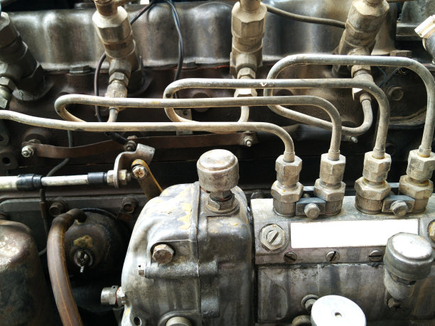 引擎的细节。柴油引擎。老式农用拖拉机的发动机图片下载
