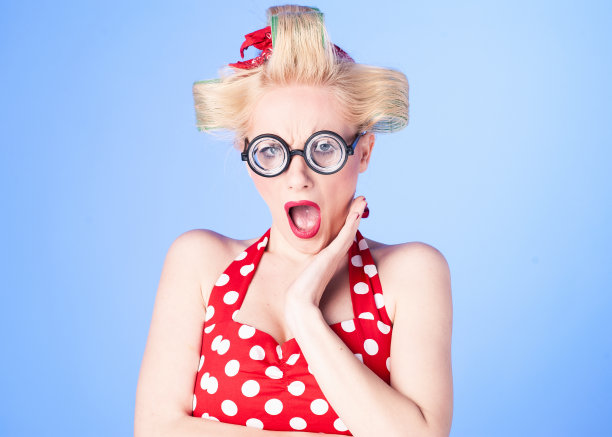 惊讶的女孩图片下载