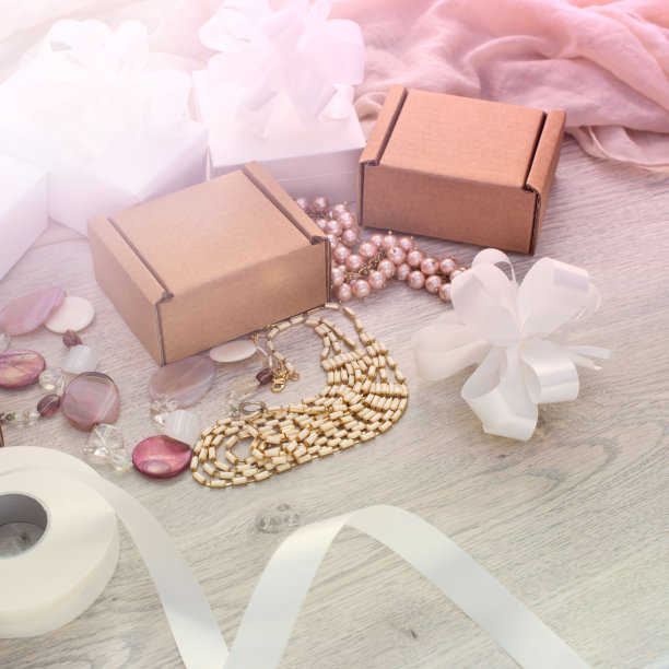 为节日包装礼物。图片下载