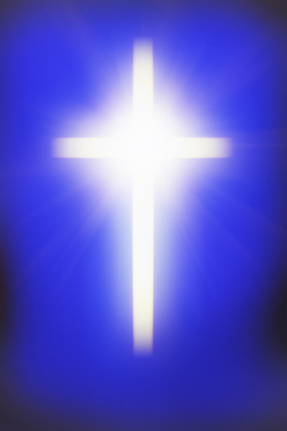 白色的十字架在明亮的蓝色背景下发光图片下载