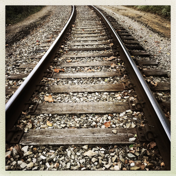 铁轨图片下载
