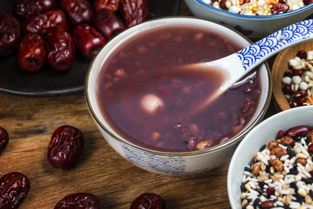 中国传统节日粥上的八宝粥，素材图片